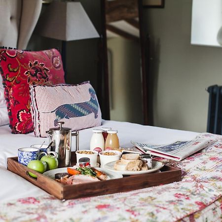 The George Inn Barford St Michael Bagian luar foto Breakfast in bed