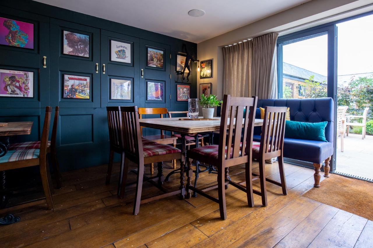 The George Inn Barford St Michael Bagian luar foto The dining room at The Old Red Lion