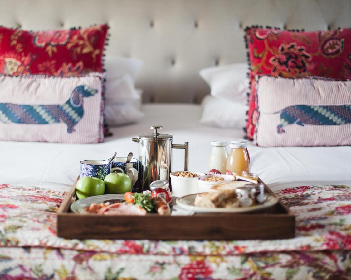The George Inn Barford St Michael Bagian luar foto Breakfast in bed