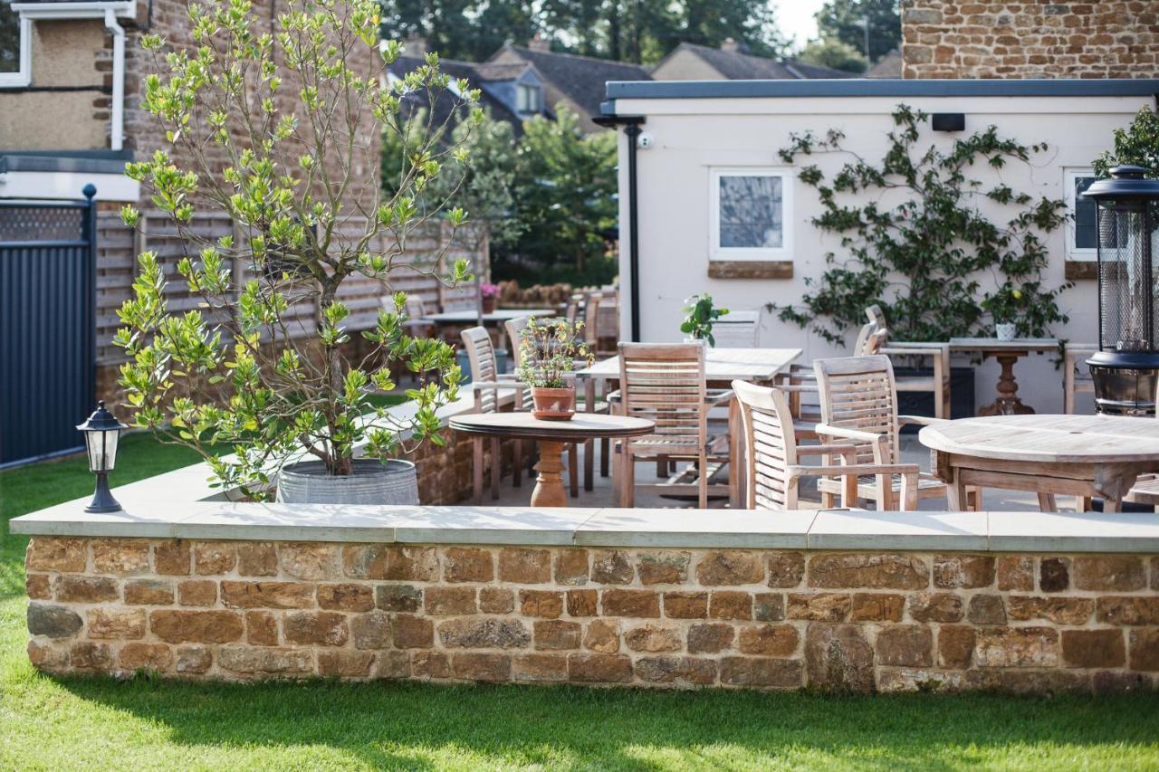 The George Inn Barford St Michael Bagian luar foto The pub's garden
