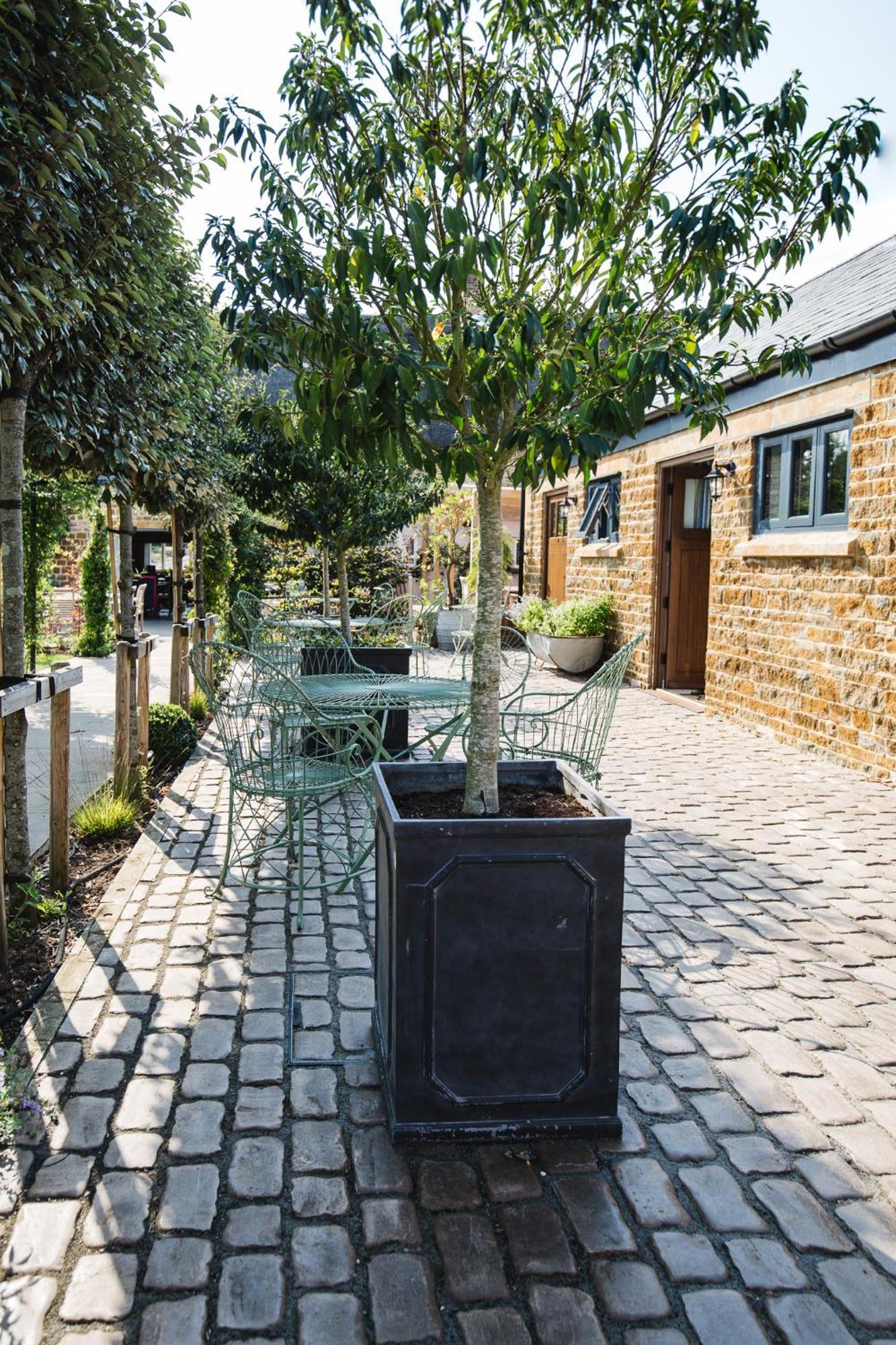 The George Inn Barford St Michael Bagian luar foto The courtyard at The Old Post Office
