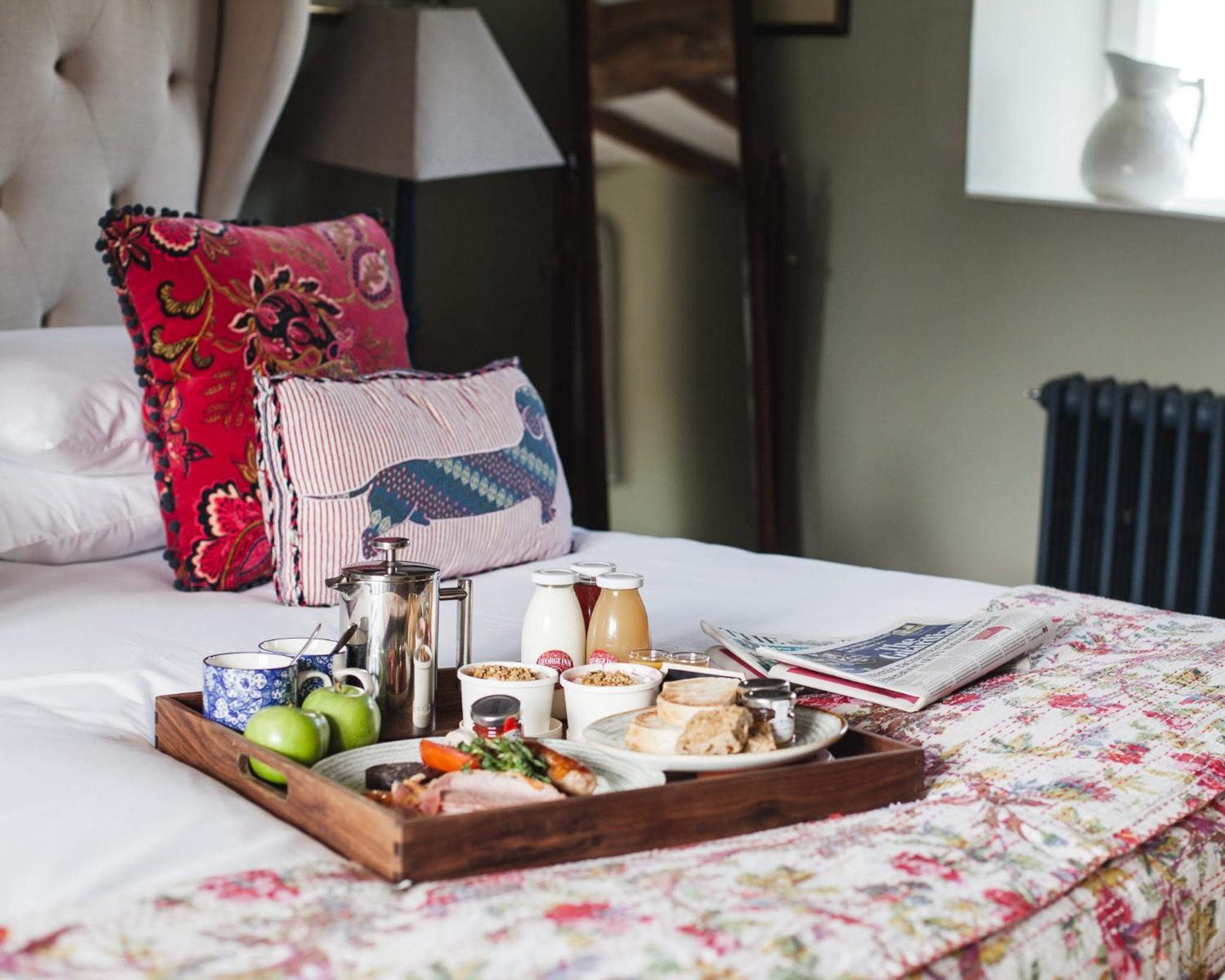 The George Inn Barford St Michael Bagian luar foto Breakfast in bed