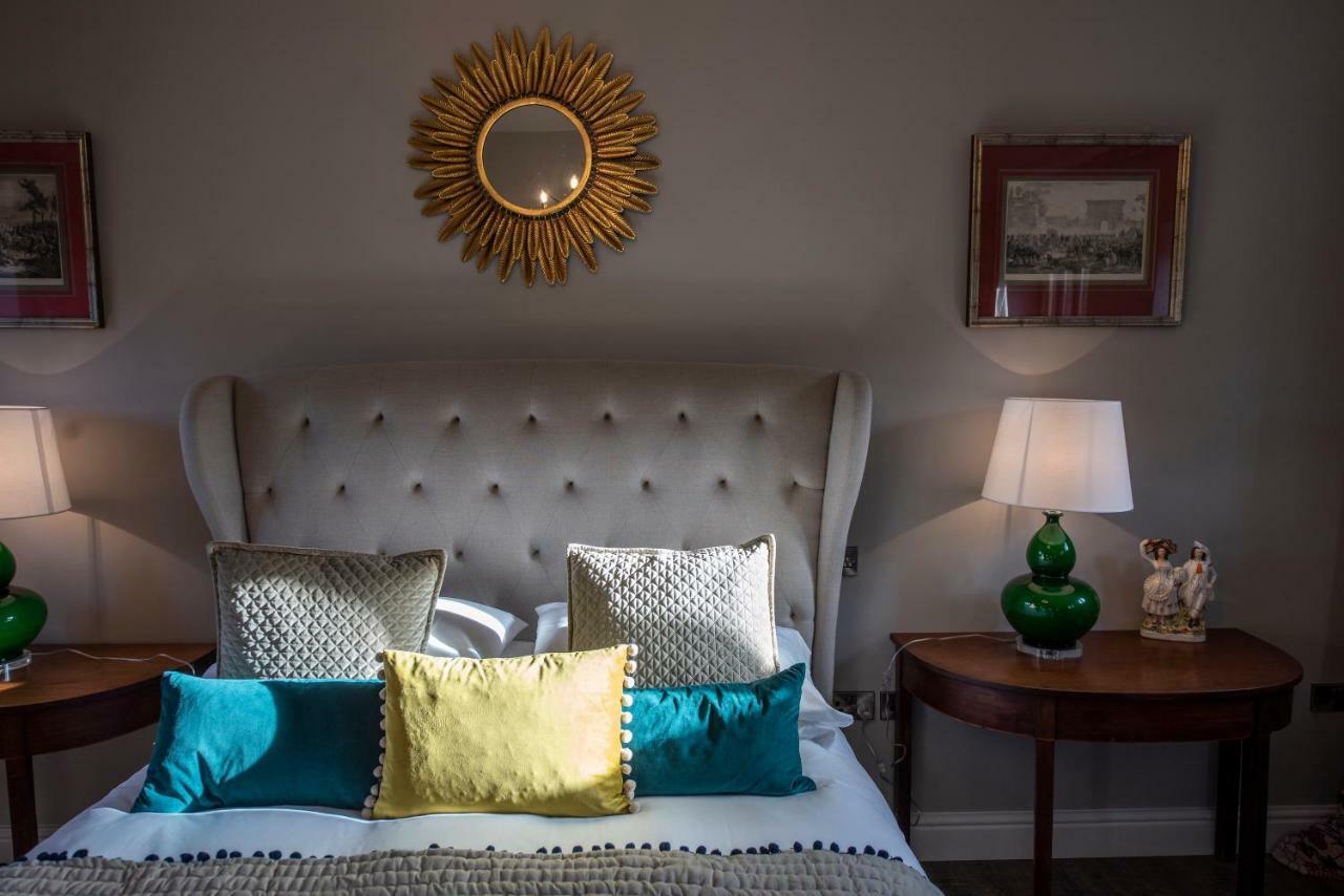 The George Inn Barford St Michael Bagian luar foto A bedroom at The Old Vicarage