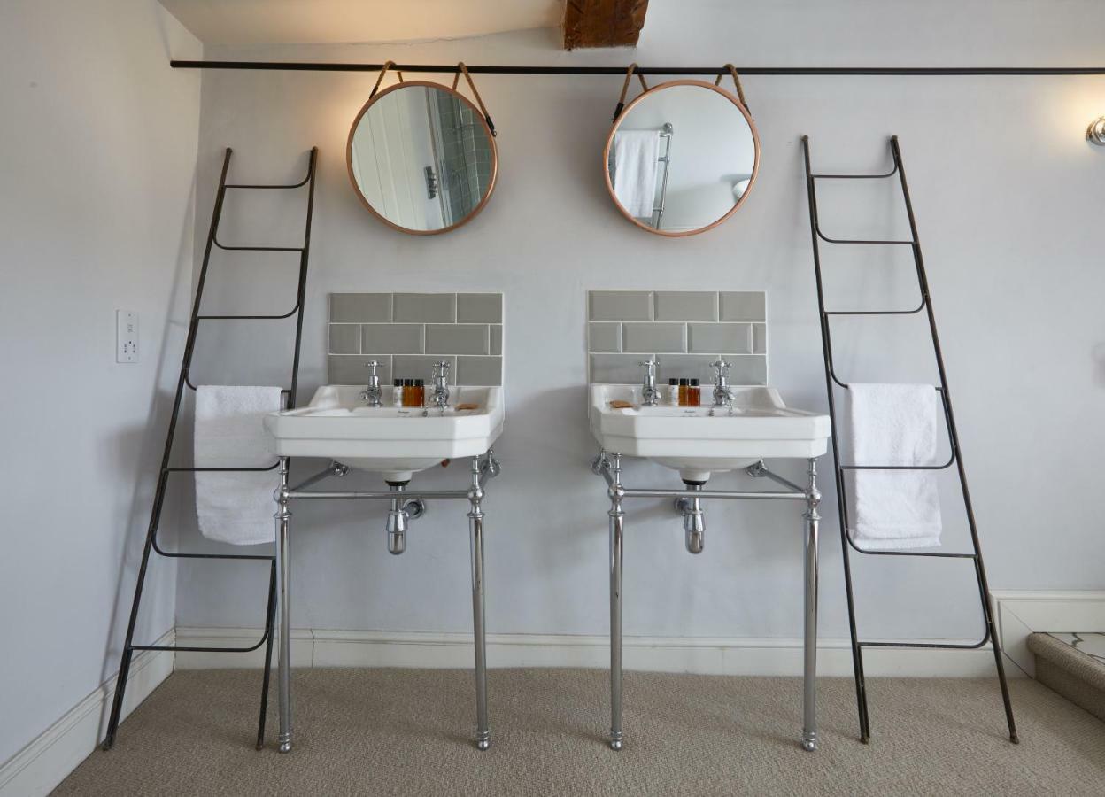 The George Inn Barford St Michael Bagian luar foto Bathroom at The Swan