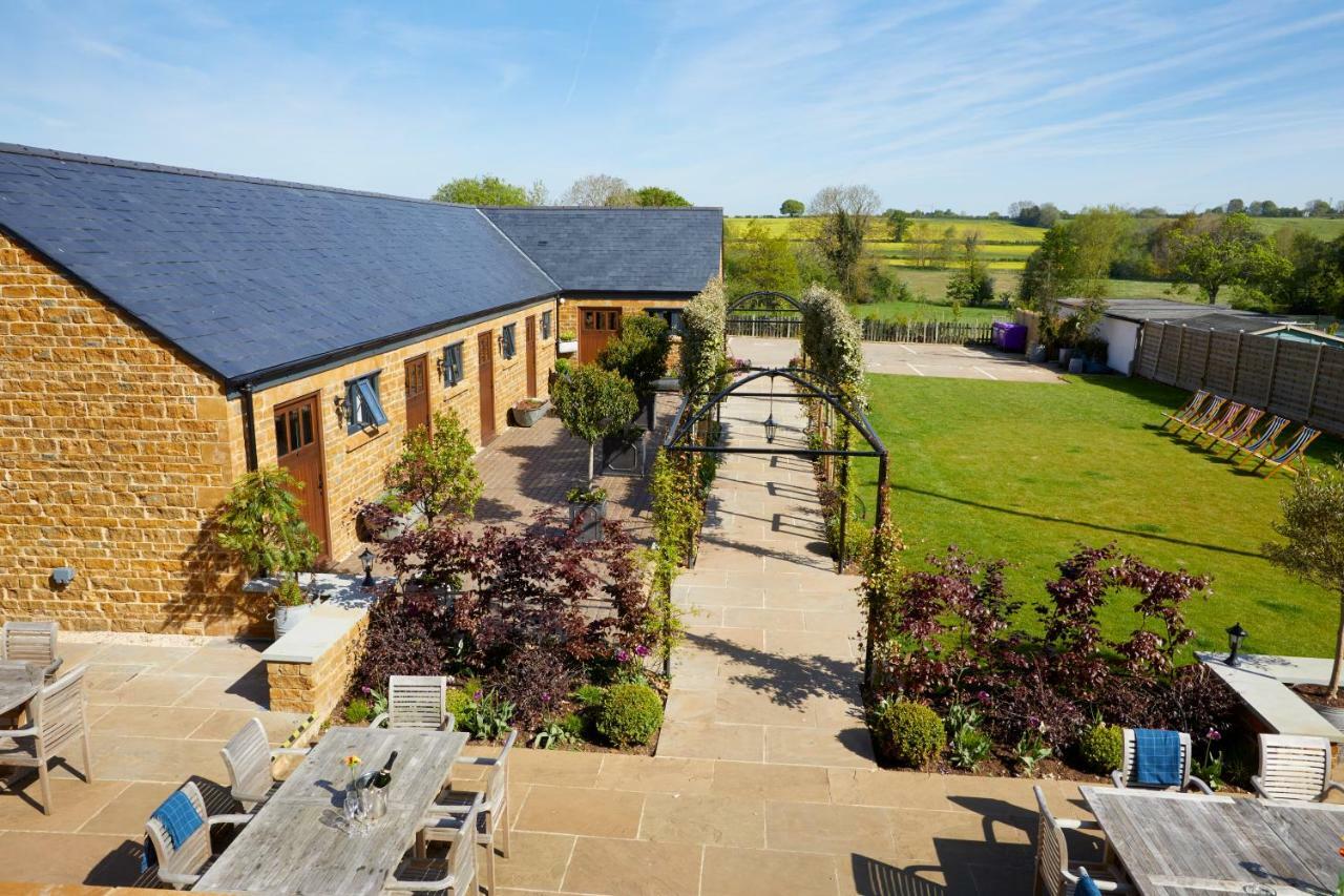 The George Inn Barford St Michael Bagian luar foto The courtyard at the Old Stables